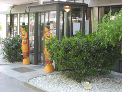 Eingang zum Restaurant Brigerhof Sukhothai